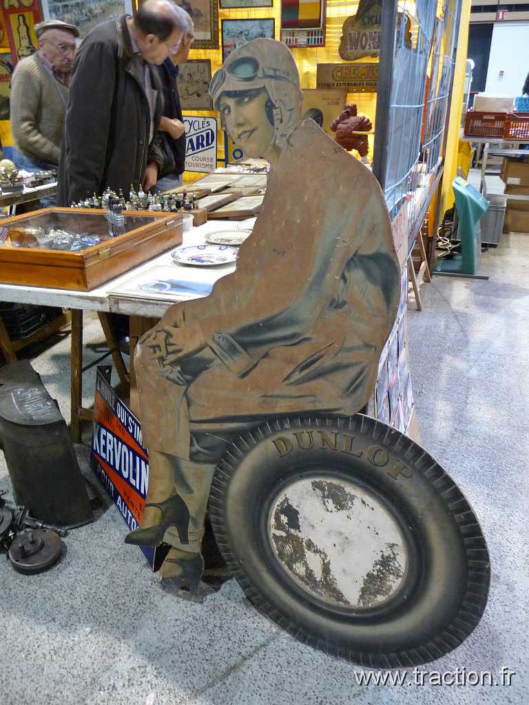 2011_epoquauto (180).jpg - 05/11/2011 - 69000 LYON - EPOQU'AUTO - 33ème Salon International Autos & Motos Anciennes - Publicité Dunlop